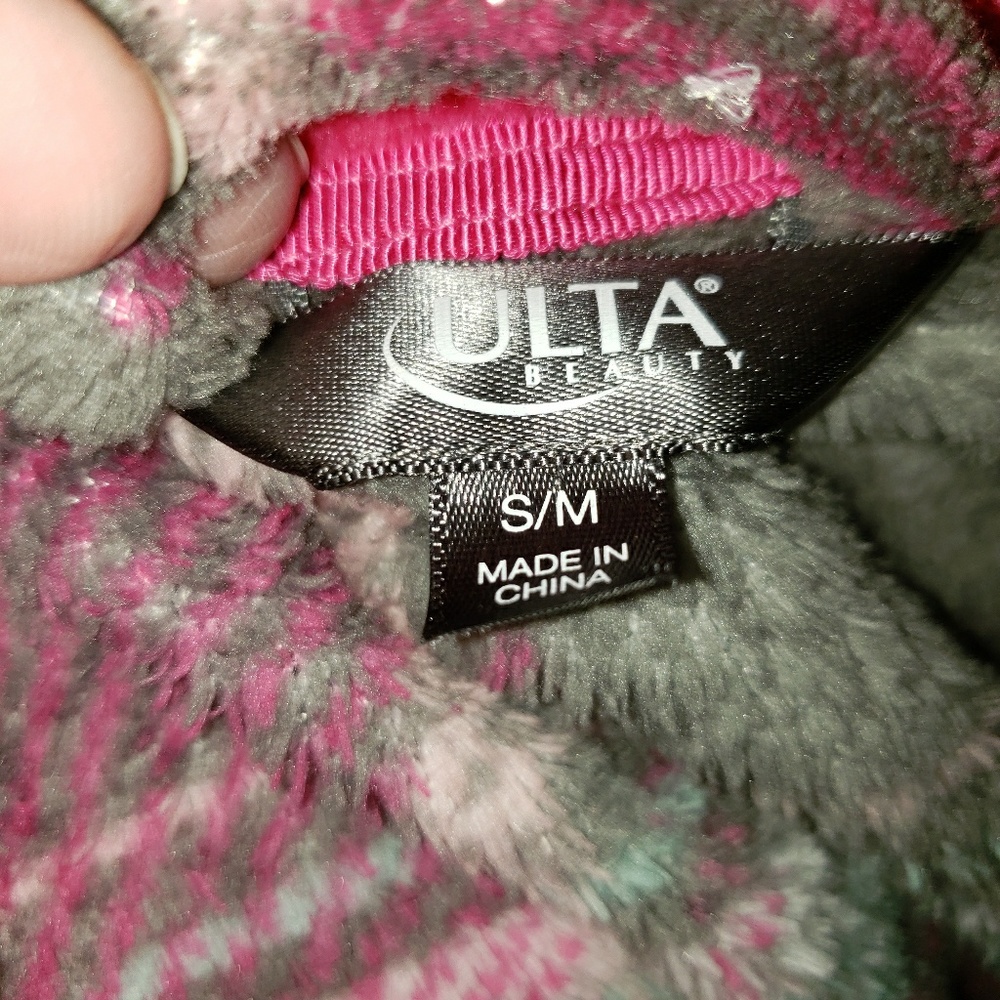 New Ulta Plush Robe - Picture 4 of 8